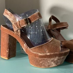 NWT- ZARA BLUSH VELVET PLATFORM HEELS